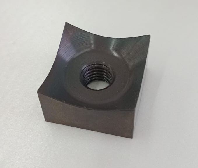 Cuchilla trituradora – 27x 27x 19 mm con agujero central roscado